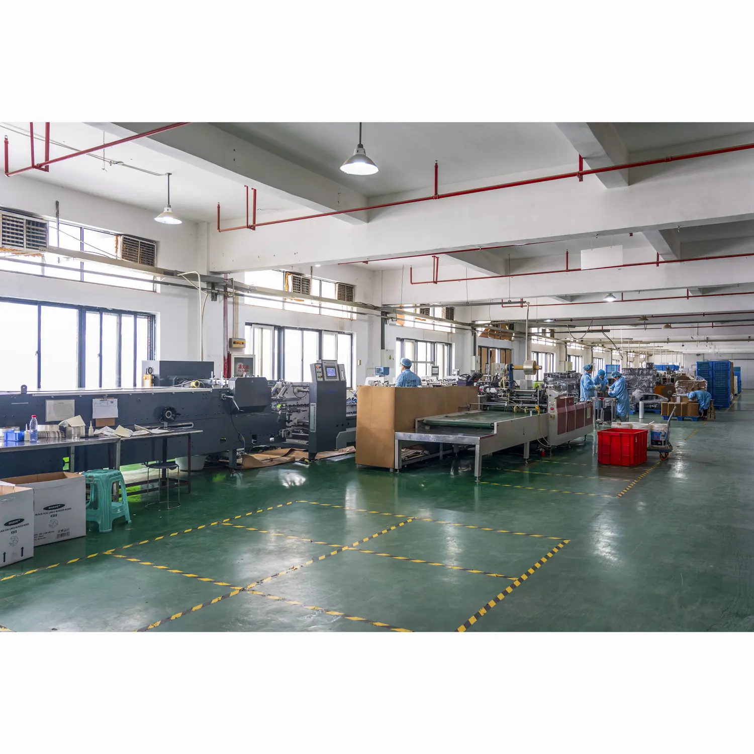 ECONOVAPACK factory production floor with operators