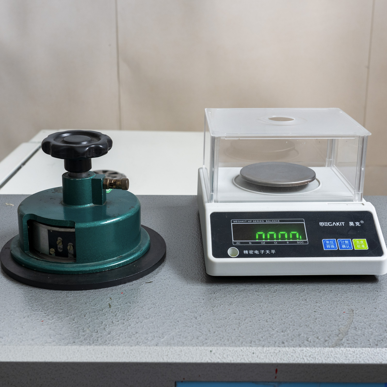 Quality testing equipment for paper packaging